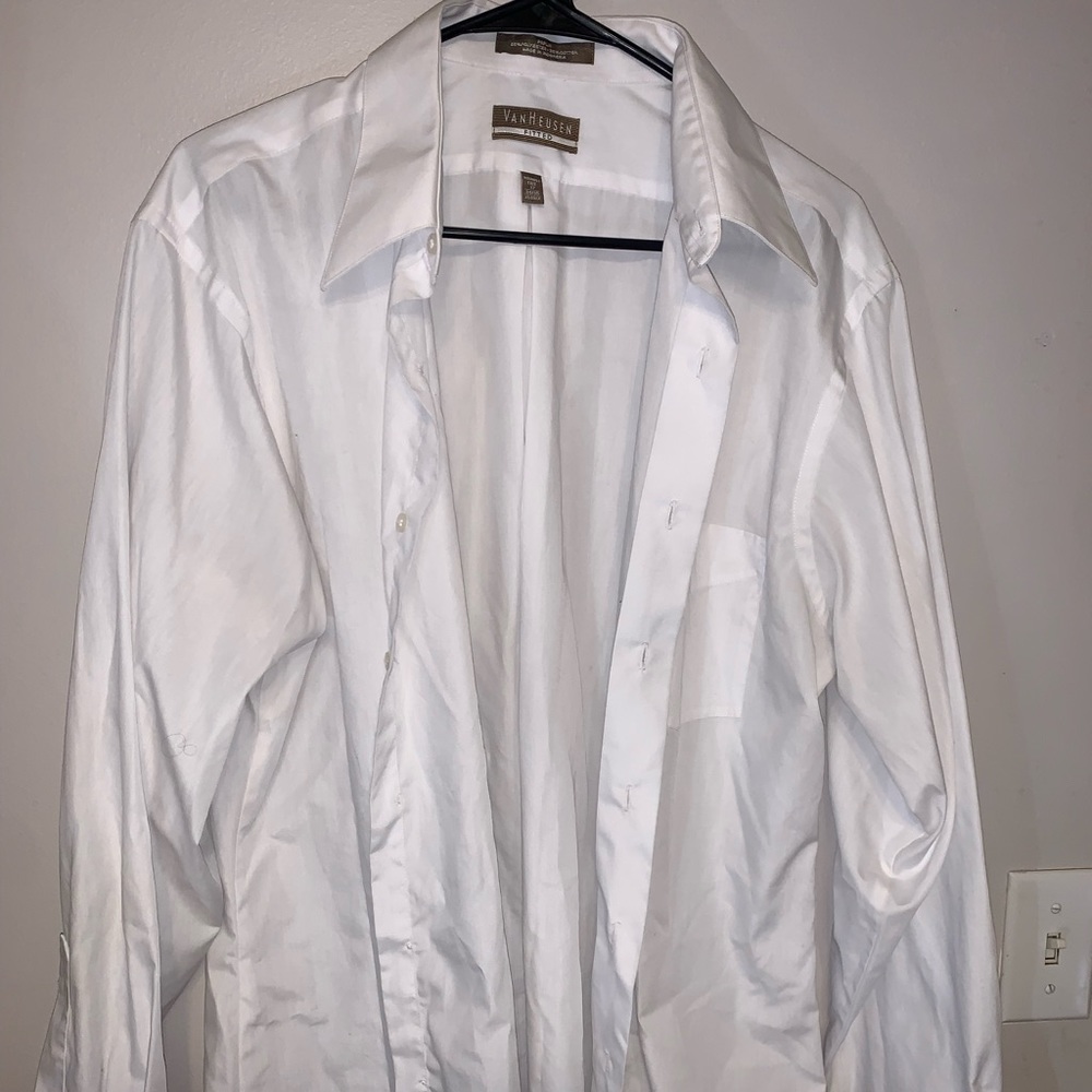 Like new worn once white long sleeve men’s dress shirt